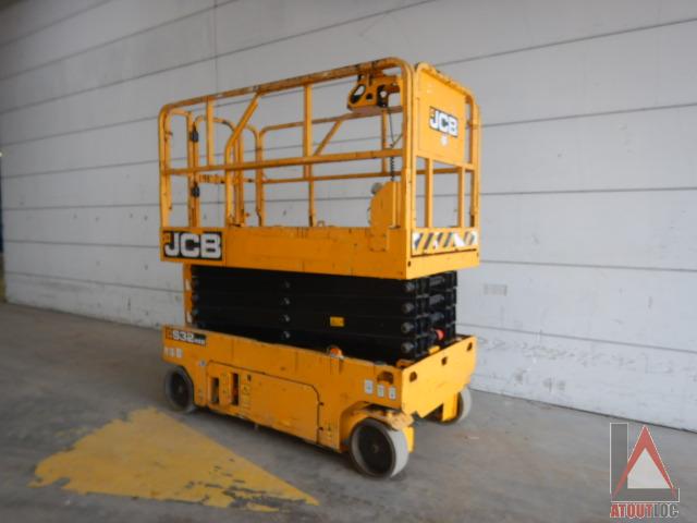 <div>nacelle occasion JCB S3246E</div>